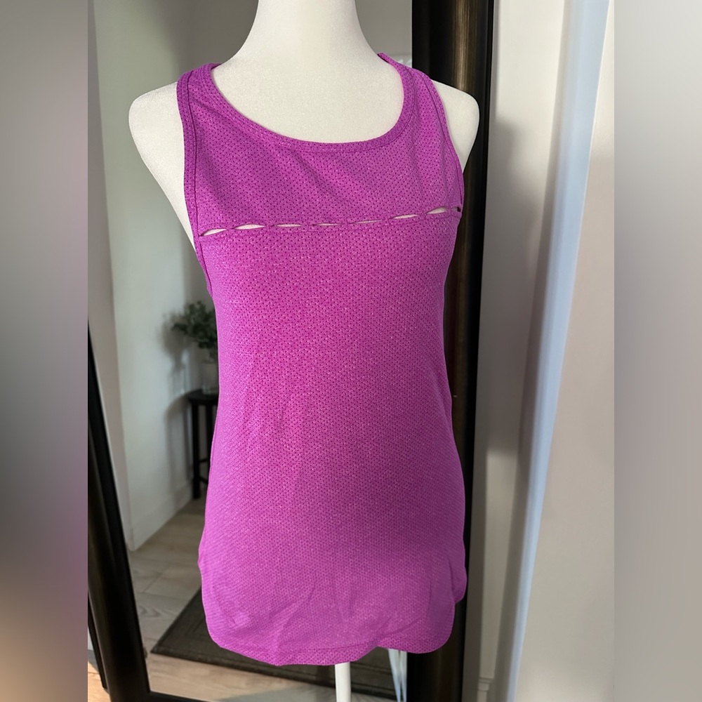 NWOT Lorna Jane top size medium.